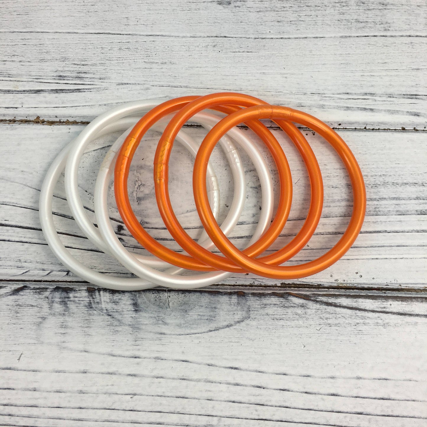 Blue and white bangle bracelet set